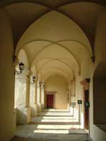 reanaissnce arcades in he courtyard of Mělník's chateau